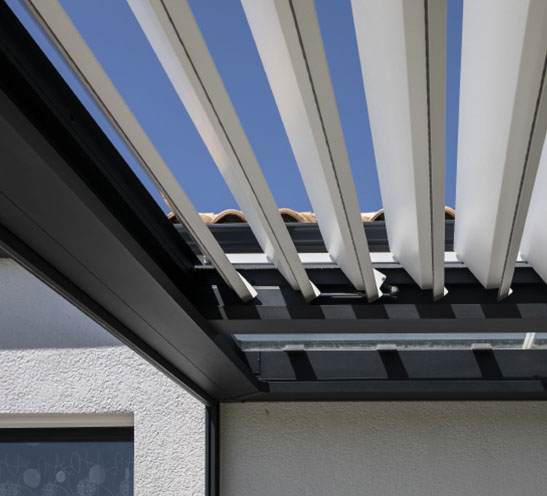 la pergola bioclimatique une pergola moderne soko la pergola bioclimatique une pergola moderne soko