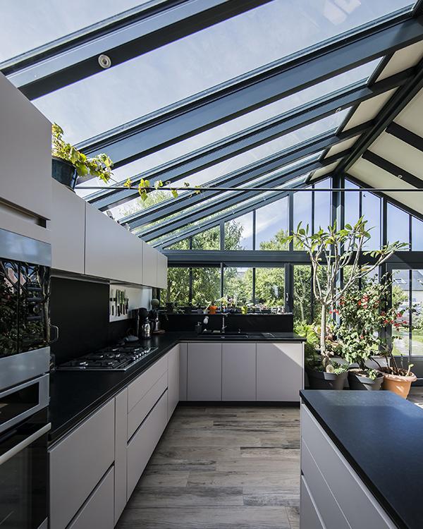 une veranda moderne pour embellir votre maison soko